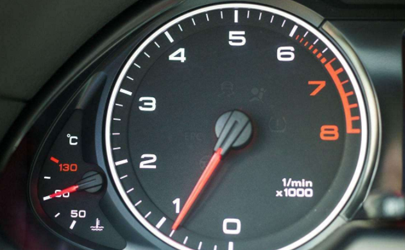 經(jīng)常拉高轉(zhuǎn)速對(duì)發(fā)動(dòng)機(jī)有什么影響 汽車(chē)高速怎樣降低轉(zhuǎn)速