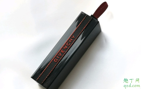 紀(jì)梵希2019圣誕限定28什么色 紀(jì)梵希28號(hào)口紅試色1