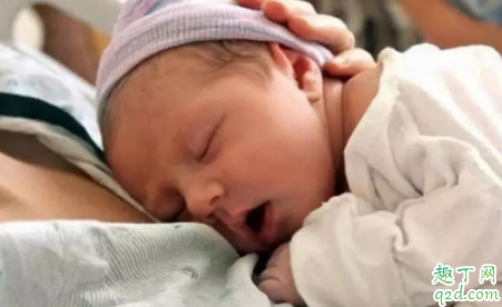 產(chǎn)后第一次月經(jīng)與母乳喂養(yǎng)有關(guān)嗎 產(chǎn)后恢復(fù)月經(jīng)后注意事項3