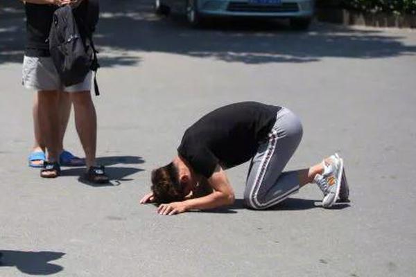 【中金公司】收購東興證券、信達(dá)證券方案出爐，股票于12月18日復(fù)牌