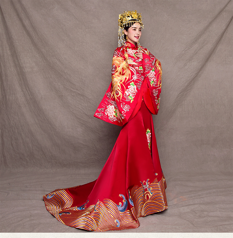 復(fù)古中式禮服新娘秀禾服