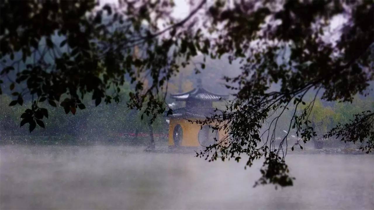 瓜洲云裳山村，春風(fēng)又綠江岸春