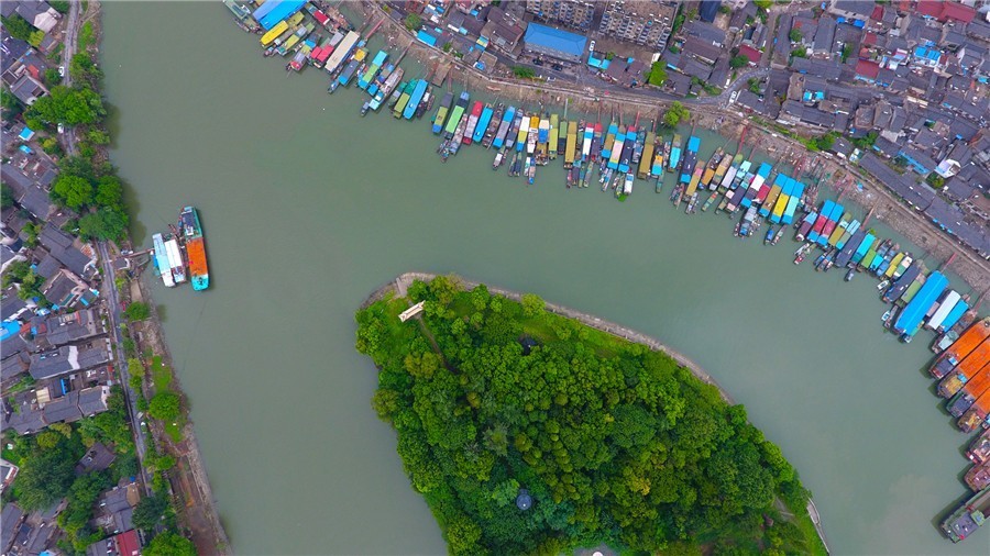 瓜洲云裳山村，春風(fēng)又綠江岸春