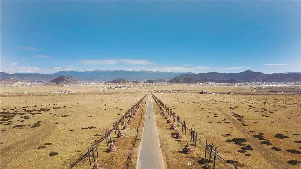 香格里拉薩洛頤度假酒店，以上帝視角看納帕海