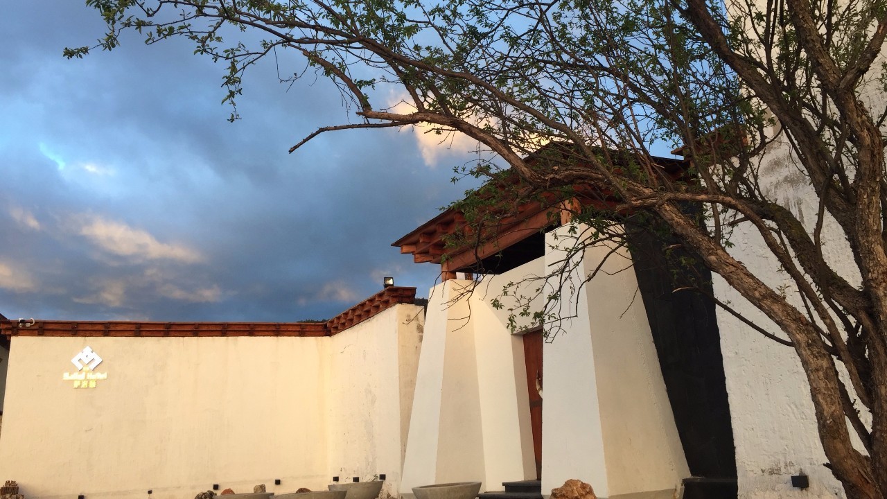 香格里拉薩洛頤度假酒店，以上帝視角看納帕海