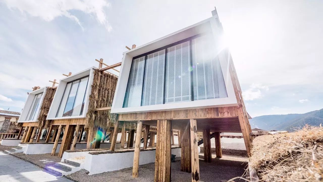 香格里拉薩洛頤度假酒店，以上帝視角看納帕海