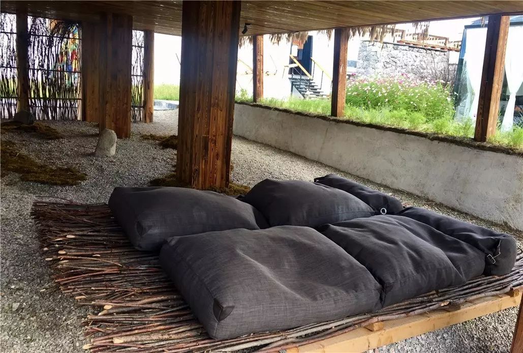 香格里拉薩洛頤度假酒店，以上帝視角看納帕海