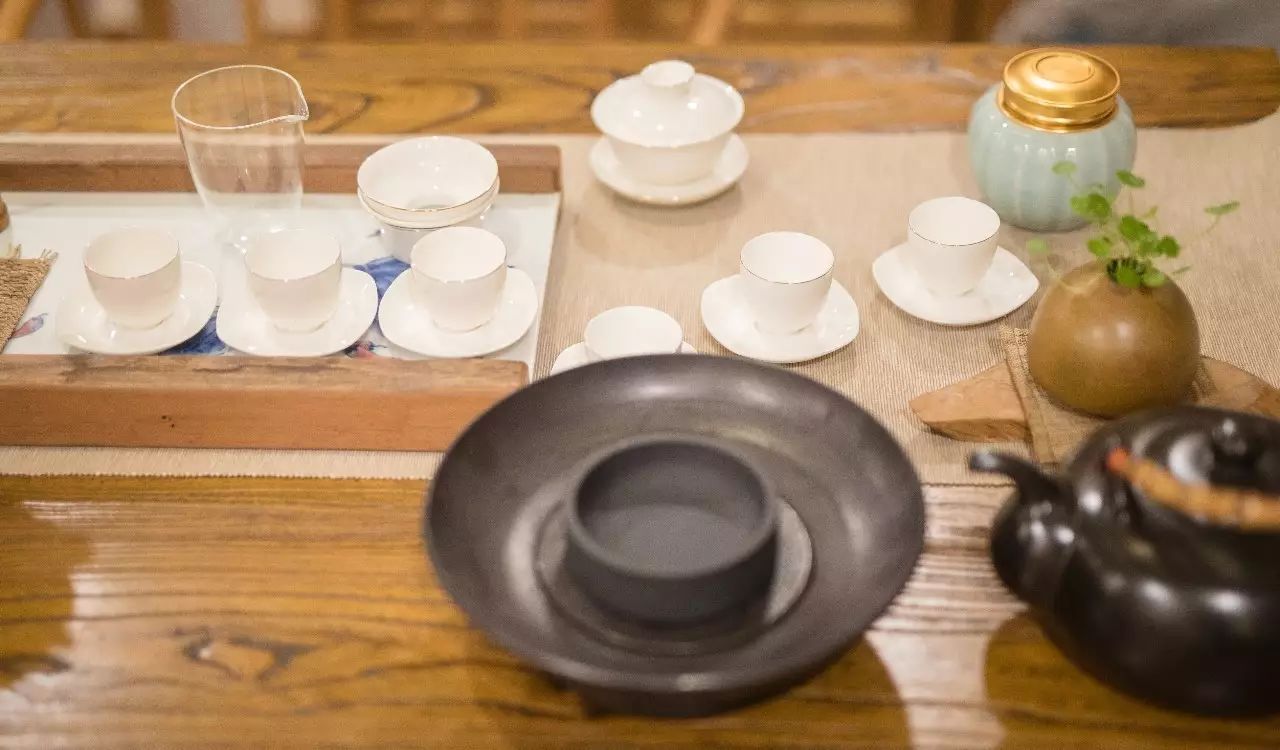 烏龍先生，用心做好茶發(fā)揚博大精深的茶文化