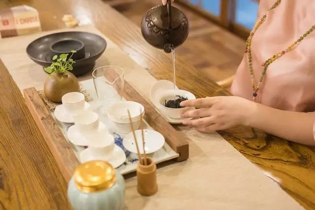 烏龍先生，用心做好茶發(fā)揚博大精深的茶文化