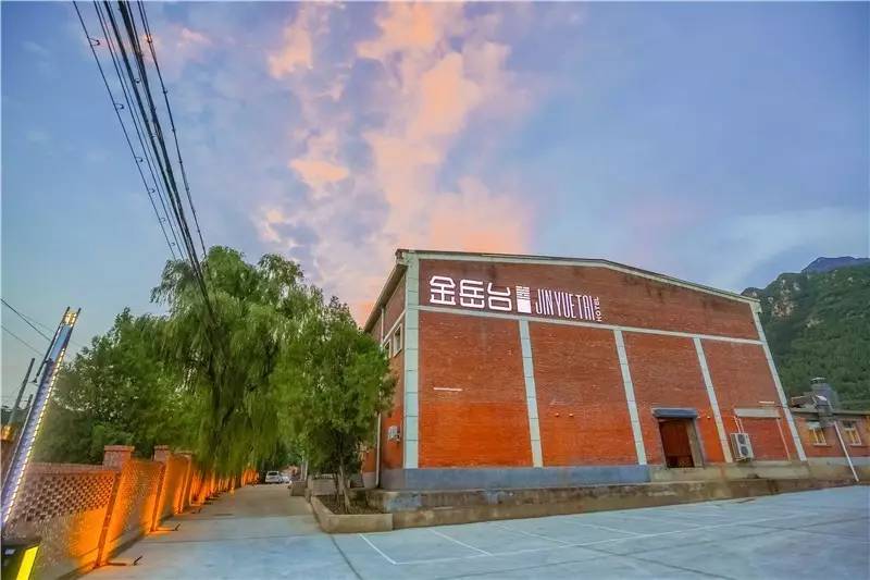 北京金岳臺(tái)溫泉酒店，承載著上個(gè)世紀(jì)的老磚樓