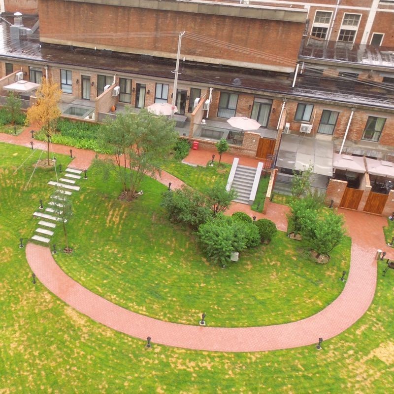 北京金岳臺(tái)溫泉酒店，承載著上個(gè)世紀(jì)的老磚樓