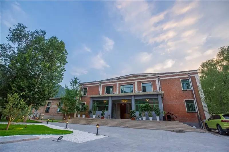 北京金岳臺溫泉酒店，承載著上個世紀的老磚樓