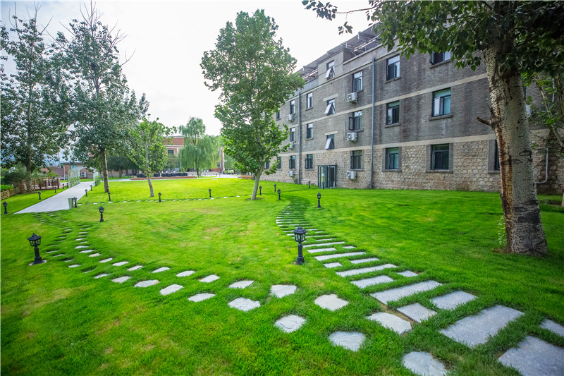 北京金岳臺(tái)溫泉酒店，承載著上個(gè)世紀(jì)的老磚樓