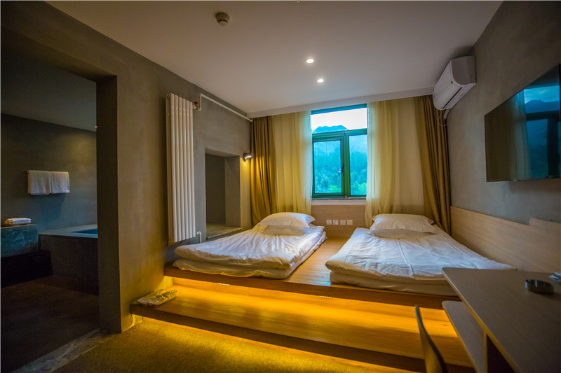 北京金岳臺(tái)溫泉酒店，承載著上個(gè)世紀(jì)的老磚樓