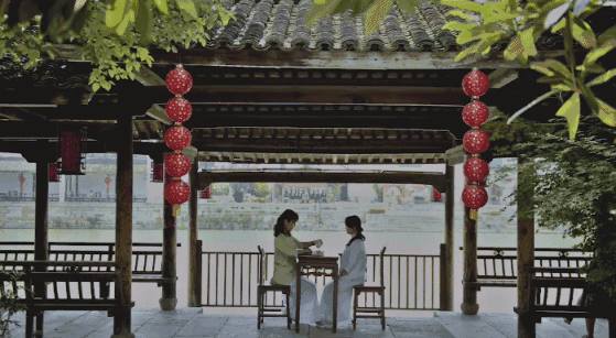 塘棲古鎮(zhèn)小茶姑娘，古鎮(zhèn)溪邊沐浴清風滌蕩心靈