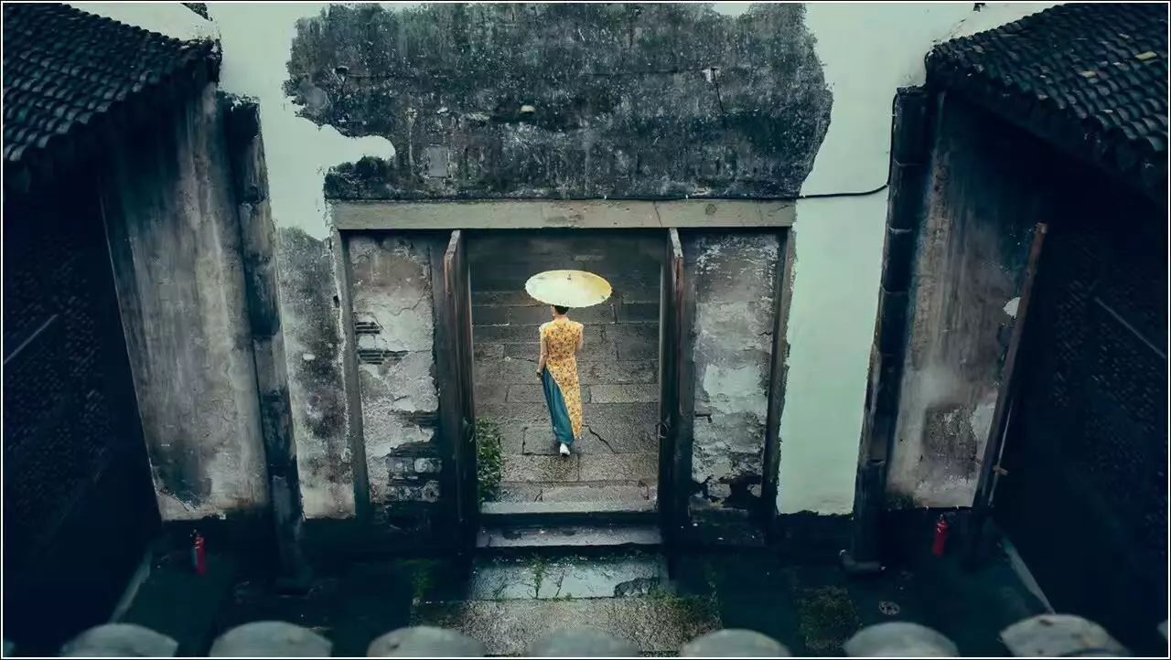 塘棲古鎮(zhèn)小茶姑娘，古鎮(zhèn)溪邊沐浴清風滌蕩心靈