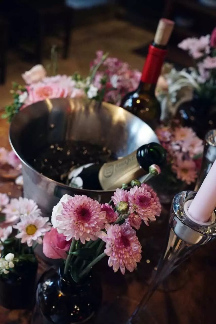 塘棲古鎮(zhèn)小茶姑娘，古鎮(zhèn)溪邊沐浴清風滌蕩心靈