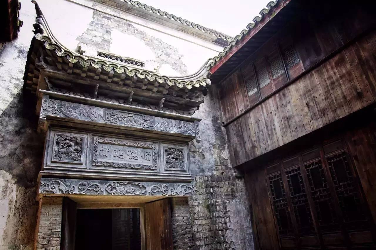 塘棲古鎮(zhèn)小茶姑娘，古鎮(zhèn)溪邊沐浴清風滌蕩心靈