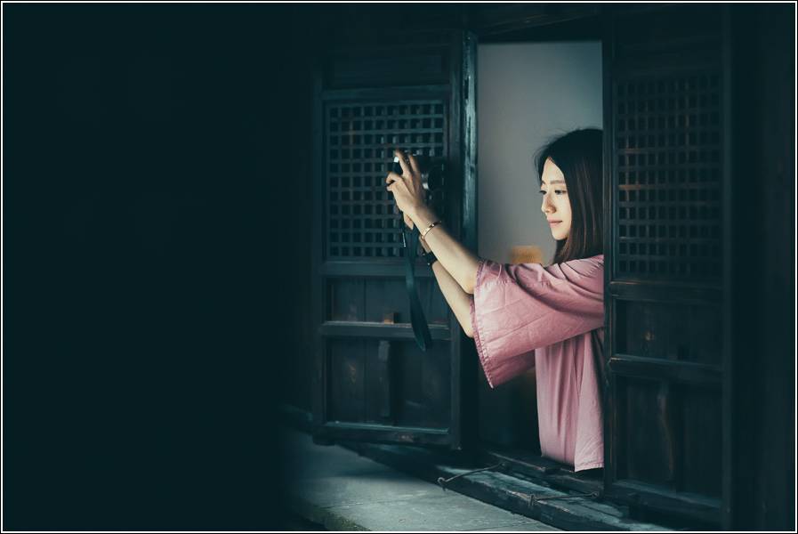 塘棲古鎮(zhèn)小茶姑娘，古鎮(zhèn)溪邊沐浴清風滌蕩心靈