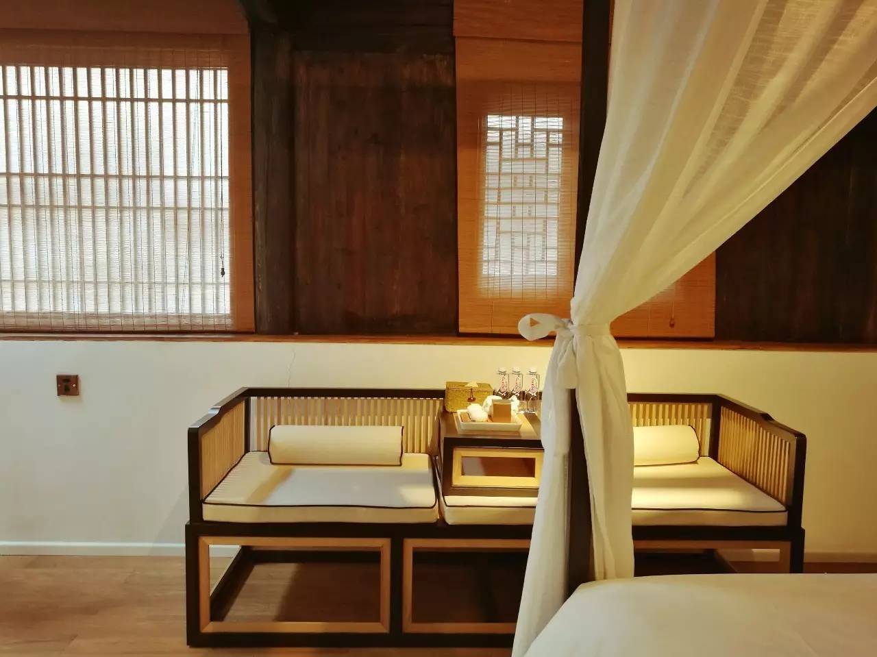 塘棲古鎮(zhèn)小茶姑娘，古鎮(zhèn)溪邊沐浴清風滌蕩心靈