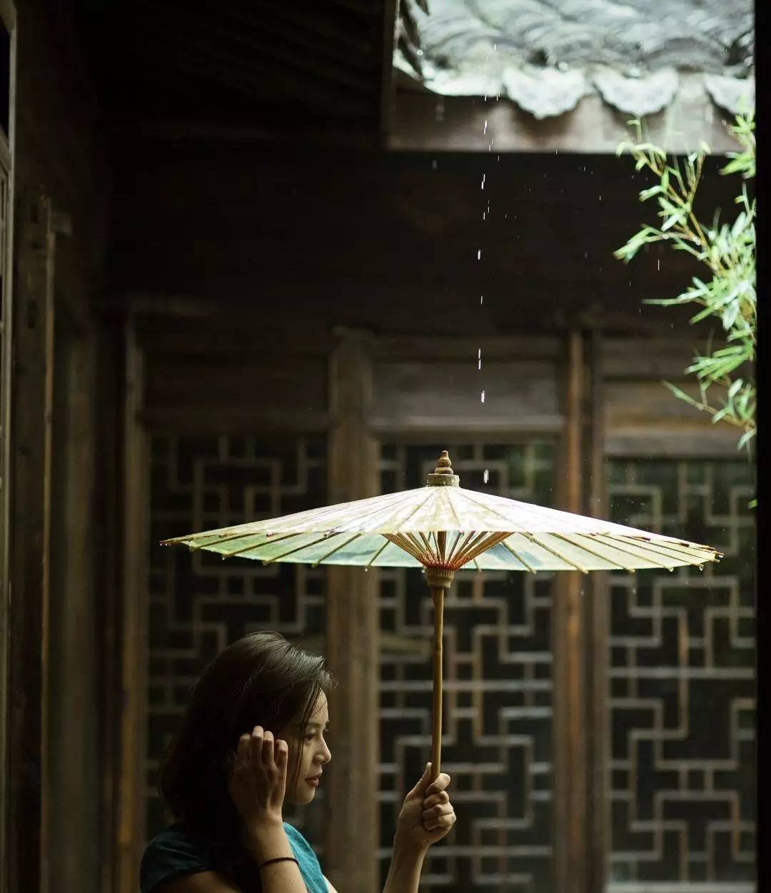 塘棲古鎮(zhèn)小茶姑娘，古鎮(zhèn)溪邊沐浴清風(fēng)滌蕩心靈