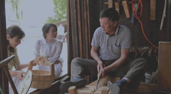 塘棲古鎮(zhèn)小茶姑娘，古鎮(zhèn)溪邊沐浴清風滌蕩心靈