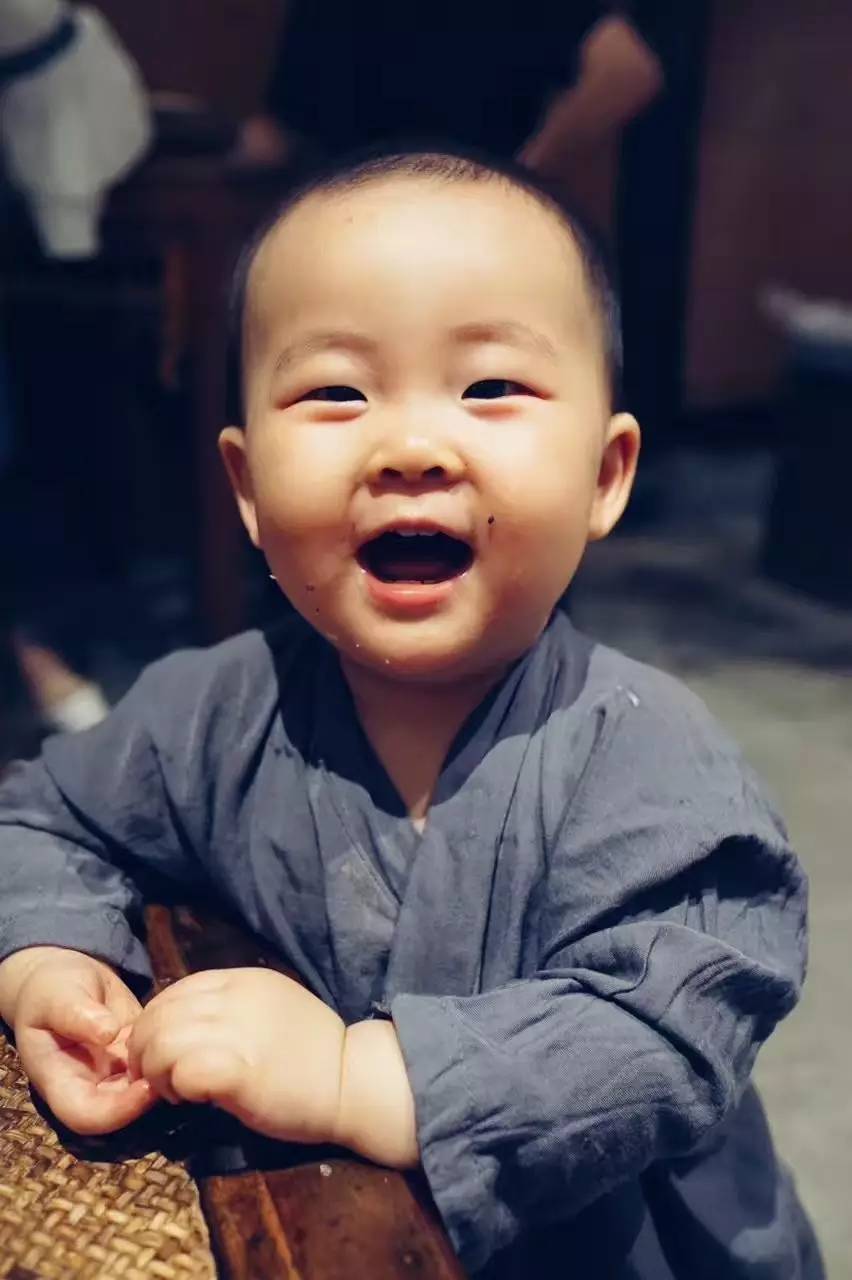 塘棲古鎮(zhèn)小茶姑娘，古鎮(zhèn)溪邊沐浴清風(fēng)滌蕩心靈