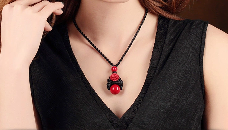 簡約紅吊墜鎖骨鏈古典家佳樂文學項鏈