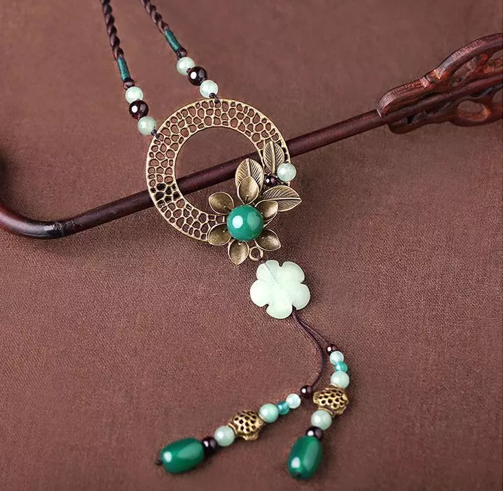 復(fù)古文藝風(fēng)金屬吊墜項鏈?zhǔn)罪? src="/wenxue/d/file/bigpic/190404/04/13-1F925101535.png" style="height: 683px; width: 750px;" / data-aTij="3FsdOY"><br / data-vDzU="FfIHFF">
<img alt=