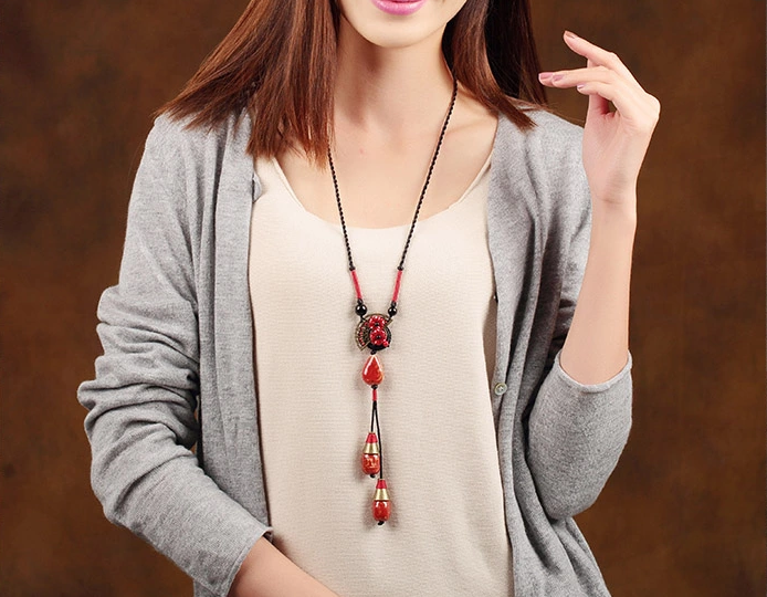 紅陶瓷吊墜復(fù)古風(fēng)毛衣鏈項(xiàng)鏈?zhǔn)罪? src="/wenxue/d/file/bigpic/190404/04/13-1F925113334.png" style="height: 538px; width: 750px;" / data-Lnkx="UZi5N4"><br / data-l0Jd="OnAYfc">
	<img alt=