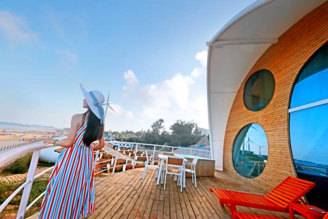 翡翠灣，在遼闊的海洋前做回?zé)o憂快樂的自我