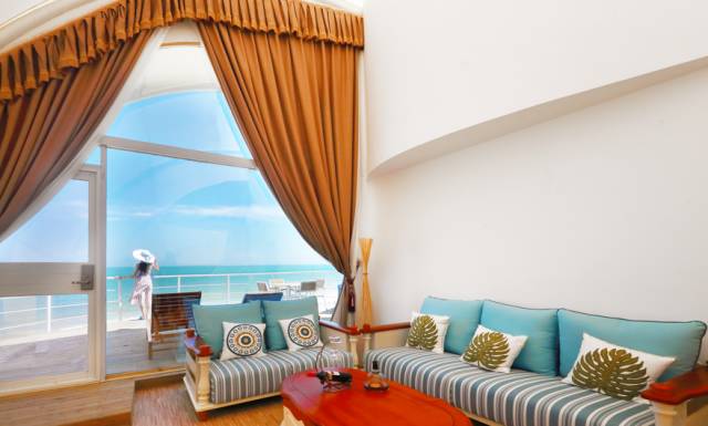 翡翠灣，在遼闊的海洋前做回?zé)o憂快樂的自我