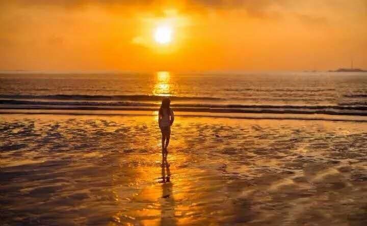 翡翠灣，在遼闊的海洋前做回?zé)o憂快樂(lè)的自我