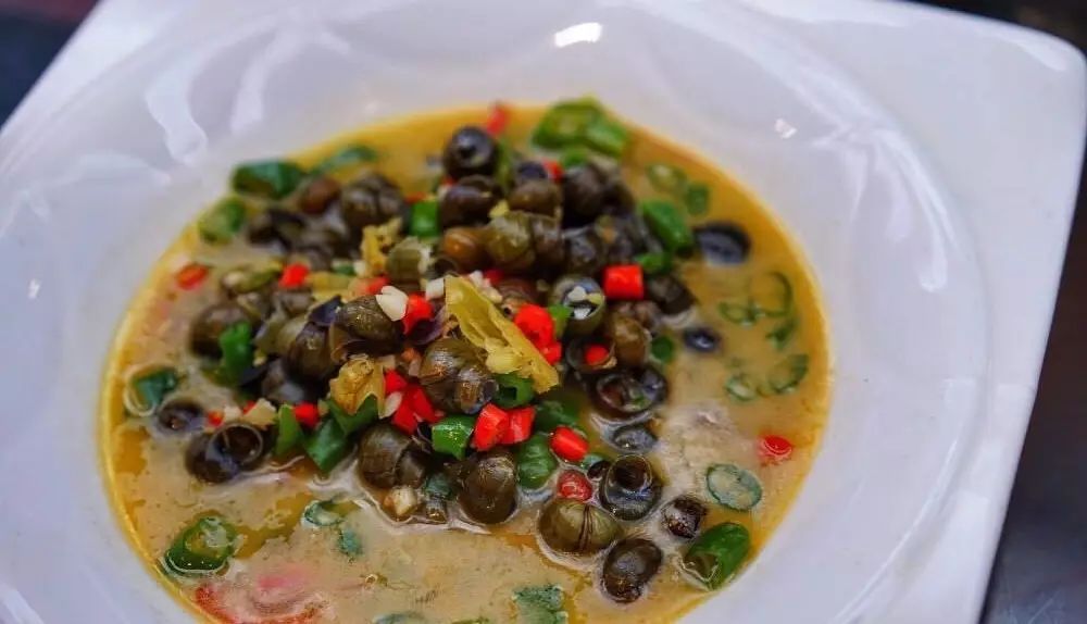 叢山茶境，一片天一座山忘了山外忘卻自己