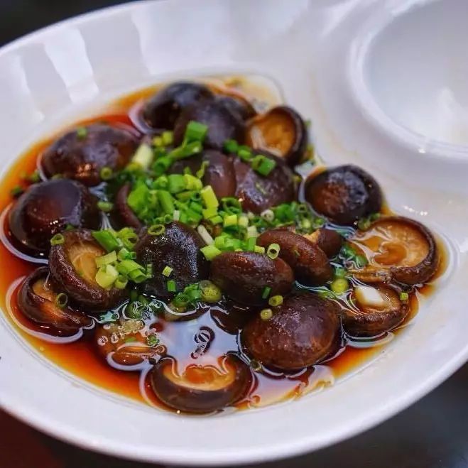 叢山茶境，一片天一座山忘了山外忘卻自己