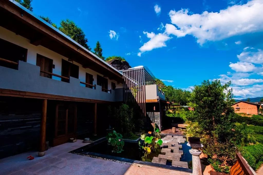 叢山茶境，一片天一座山忘了山外忘卻自己