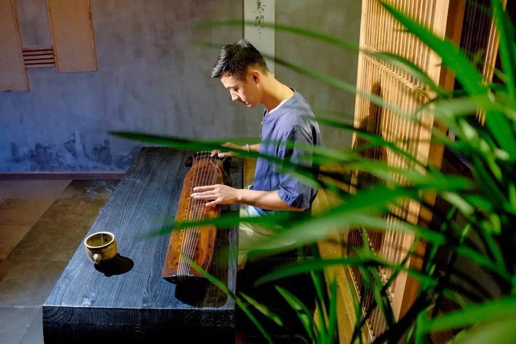 叢山茶境，一片天一座山忘了山外忘卻自己