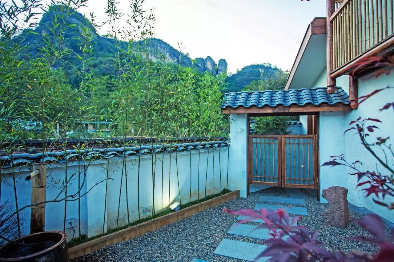 叢山茶境，一片天一座山忘了山外忘卻自己