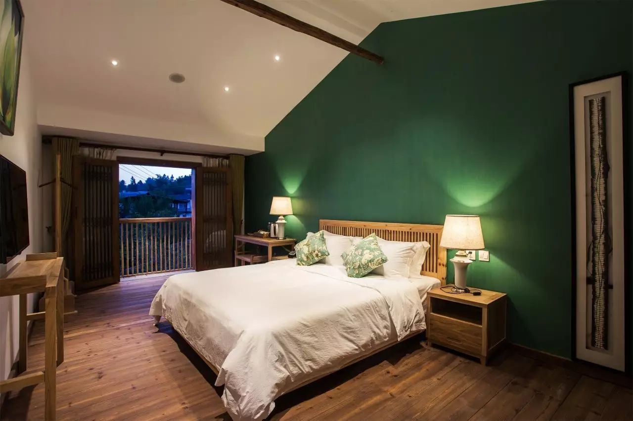 叢山茶境，一片天一座山忘了山外忘卻自己