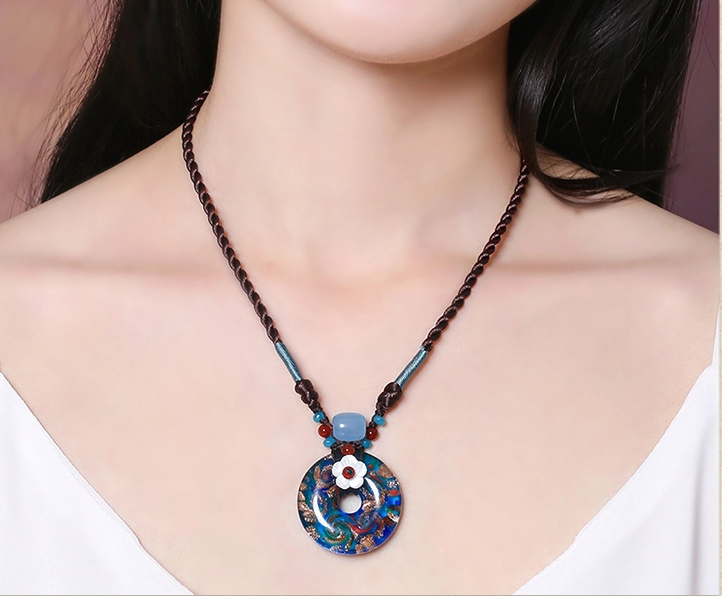 琉璃平安扣吊墜鎖骨鏈古風(fēng)項(xiàng)鏈?zhǔn)罪? src="/wenxue/d/file/bigpic/190404/04/13-1F92P93047.png" style="height: 428px; width: 750px;" / data-GzCC="2d5wFr"><img alt=