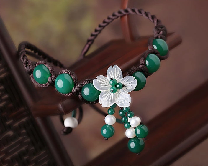 綠色簡(jiǎn)約吊墜鎖骨鏈瑪瑙項(xiàng)鏈?zhǔn)罪? src="/wenxue/d/file/bigpic/190404/04/13-1F92P93I7.png" style="height: 561px; width: 750px;" / data-lK2w="8iOY8I"><br / data-Tvf4="6PAsBQ">
	<img alt=