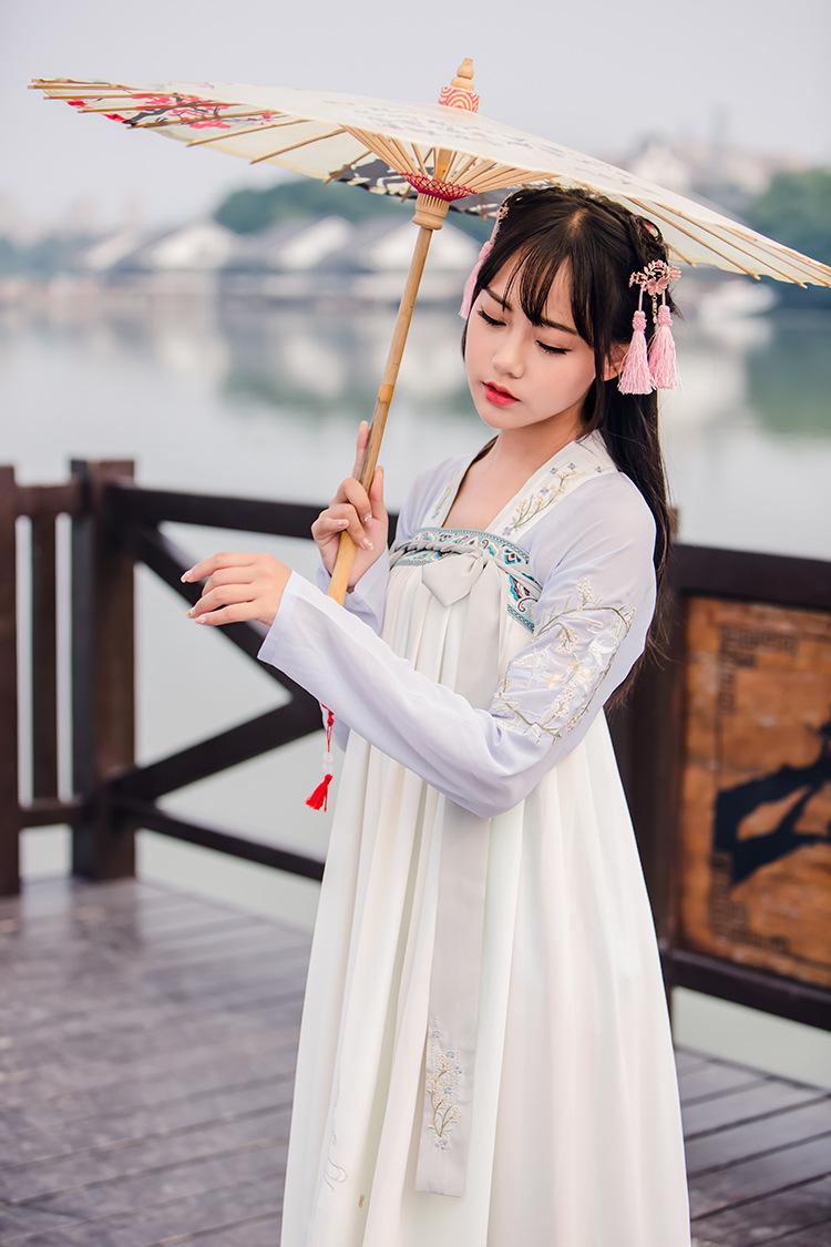 俏皮可愛(ài)的漢服古裝女子攝影