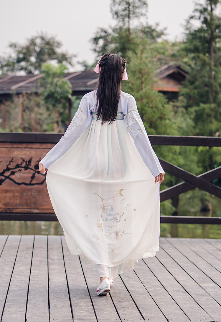 俏皮可愛(ài)的漢服古裝女子攝影