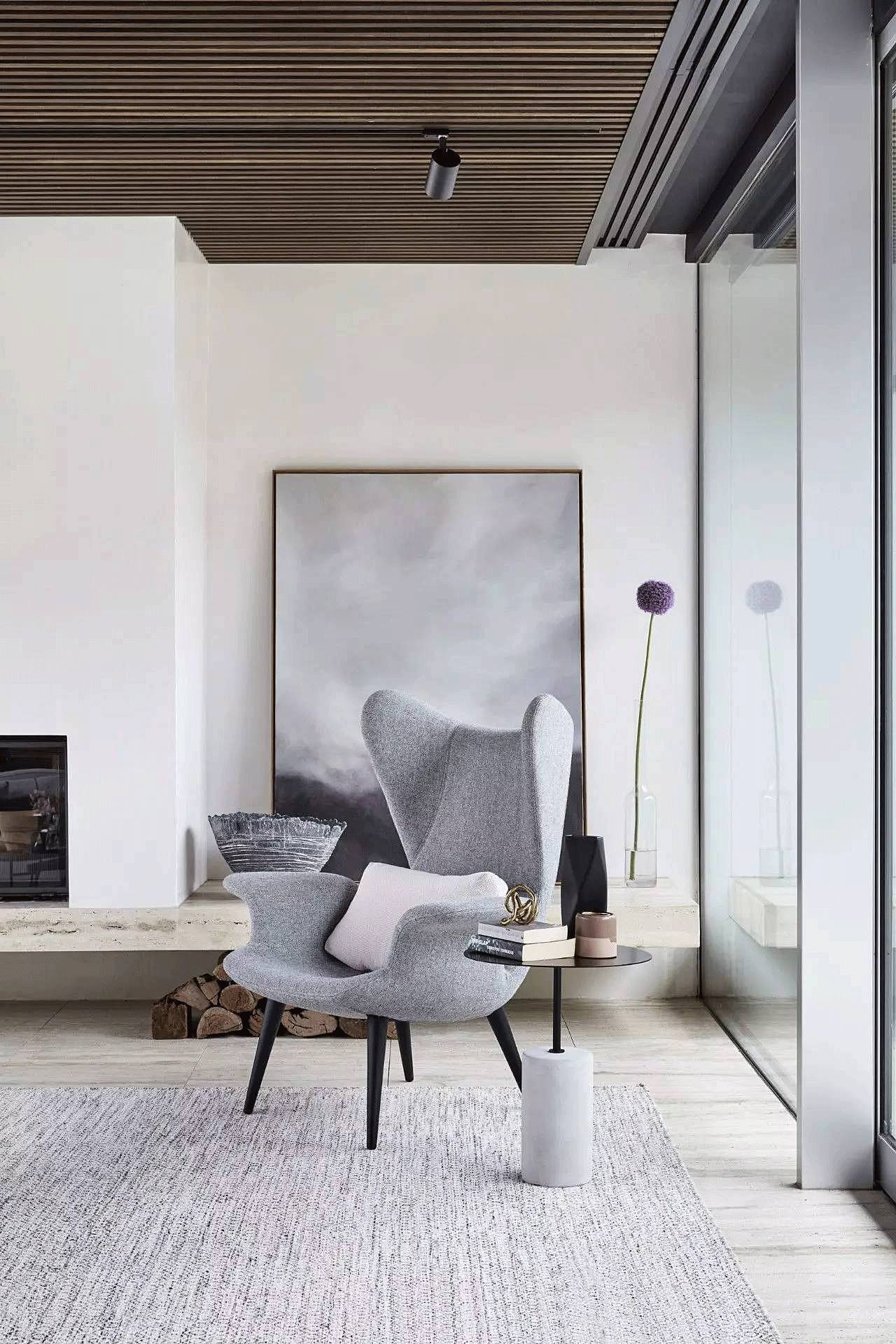 越白越簡，越極致