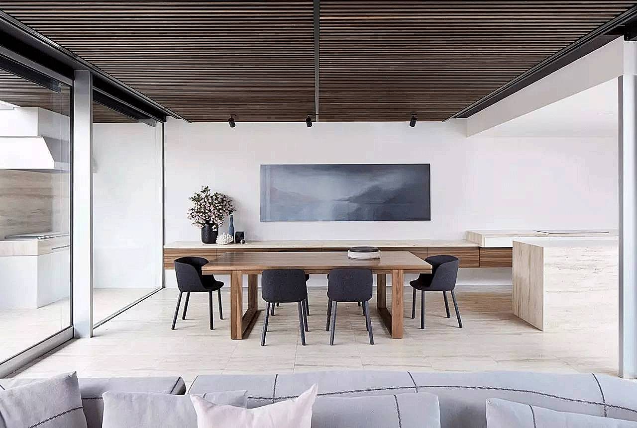 越白越簡，越極致