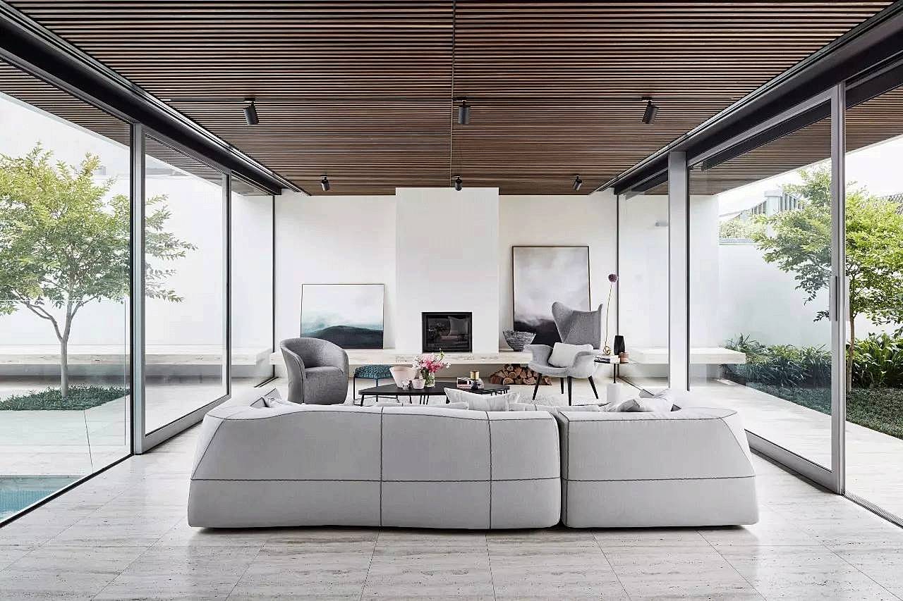 越白越簡，越極致