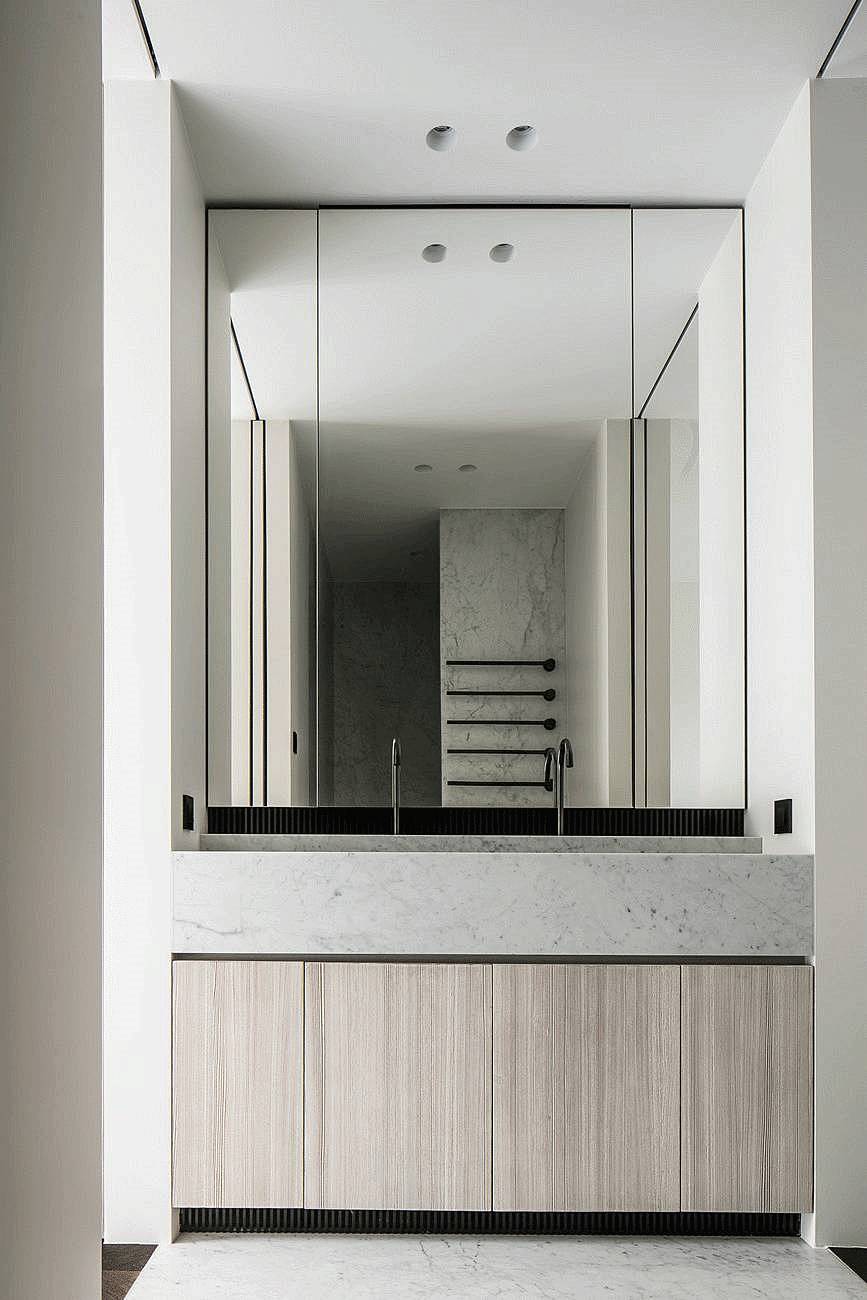 越白越簡，越極致