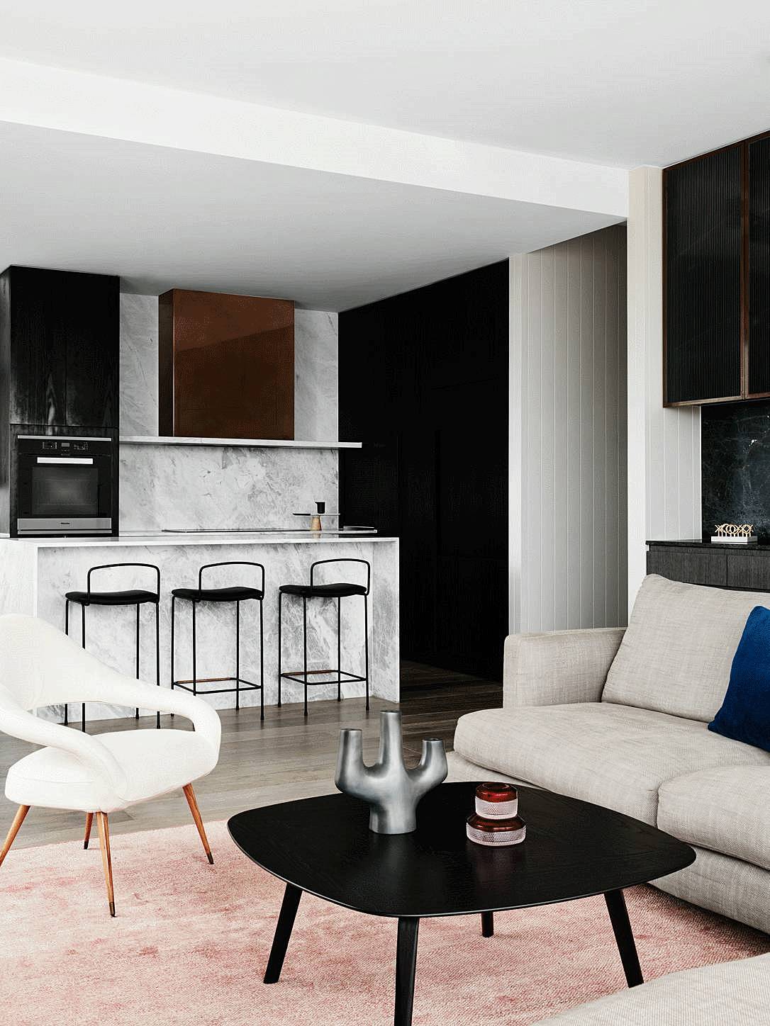 越白越簡，越極致