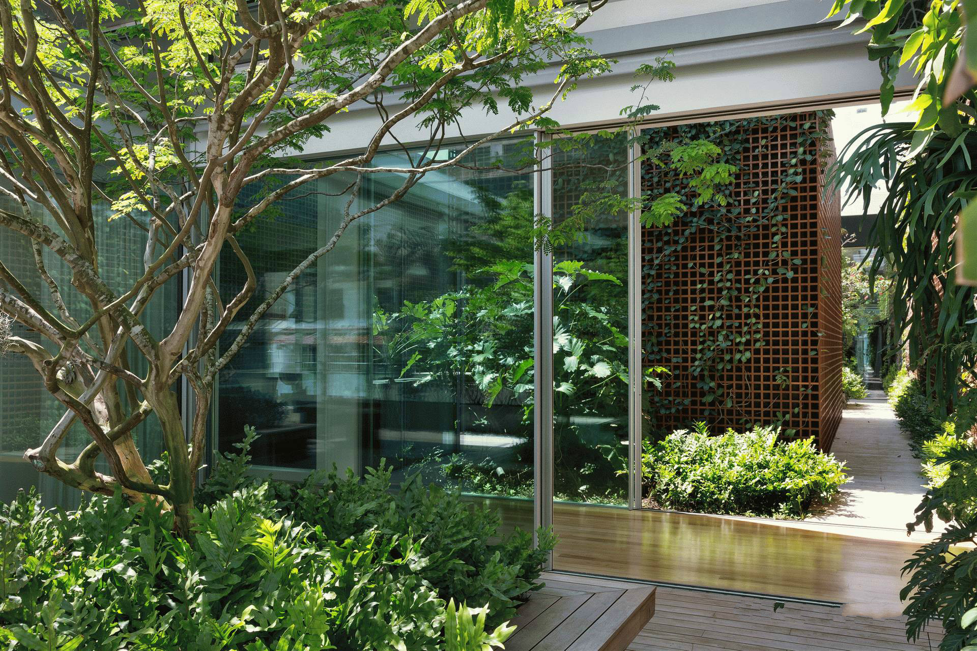 與大自然完美結(jié)合的森林別墅設(shè)計(jì)