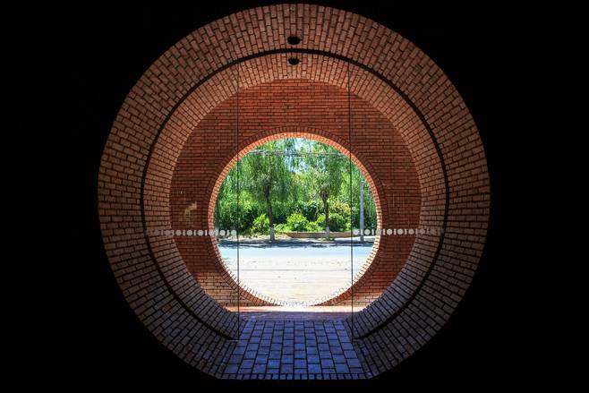 紅磚的建筑藝術(shù)，每一張紅磚墻都可以拿去做紅